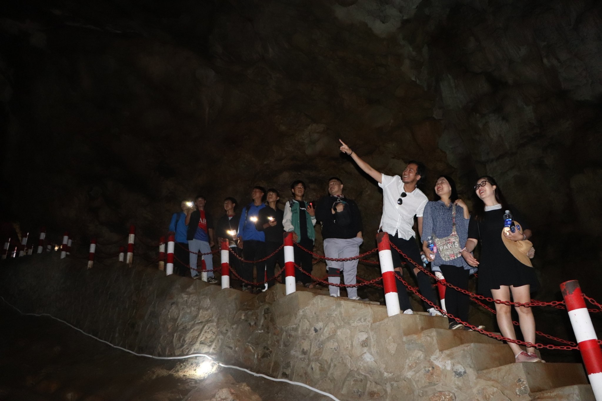 Đoàn khảo sát hang động Khó Chua La, xã Nhé, huyện Tủa Chùa.